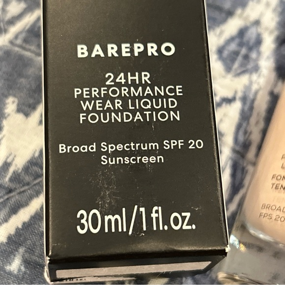 Sold out BareMinerals Barepro Performance Wear Liquid Foundation Porcelain 0.5 - Picture 2 of 7